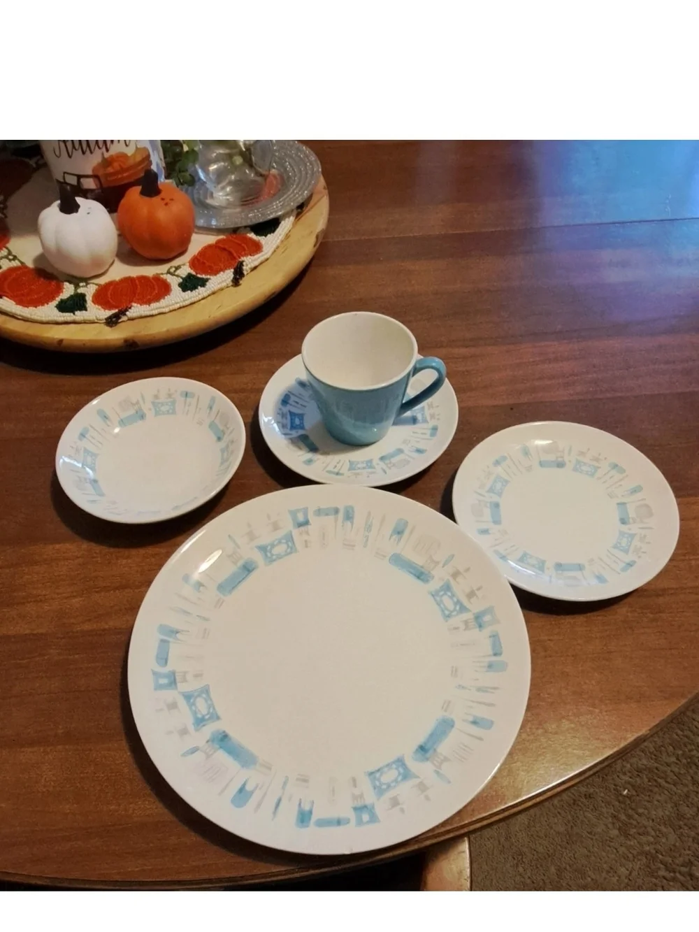 BLUE HEAVEN 5 piece place setting. very good condition. no chips.